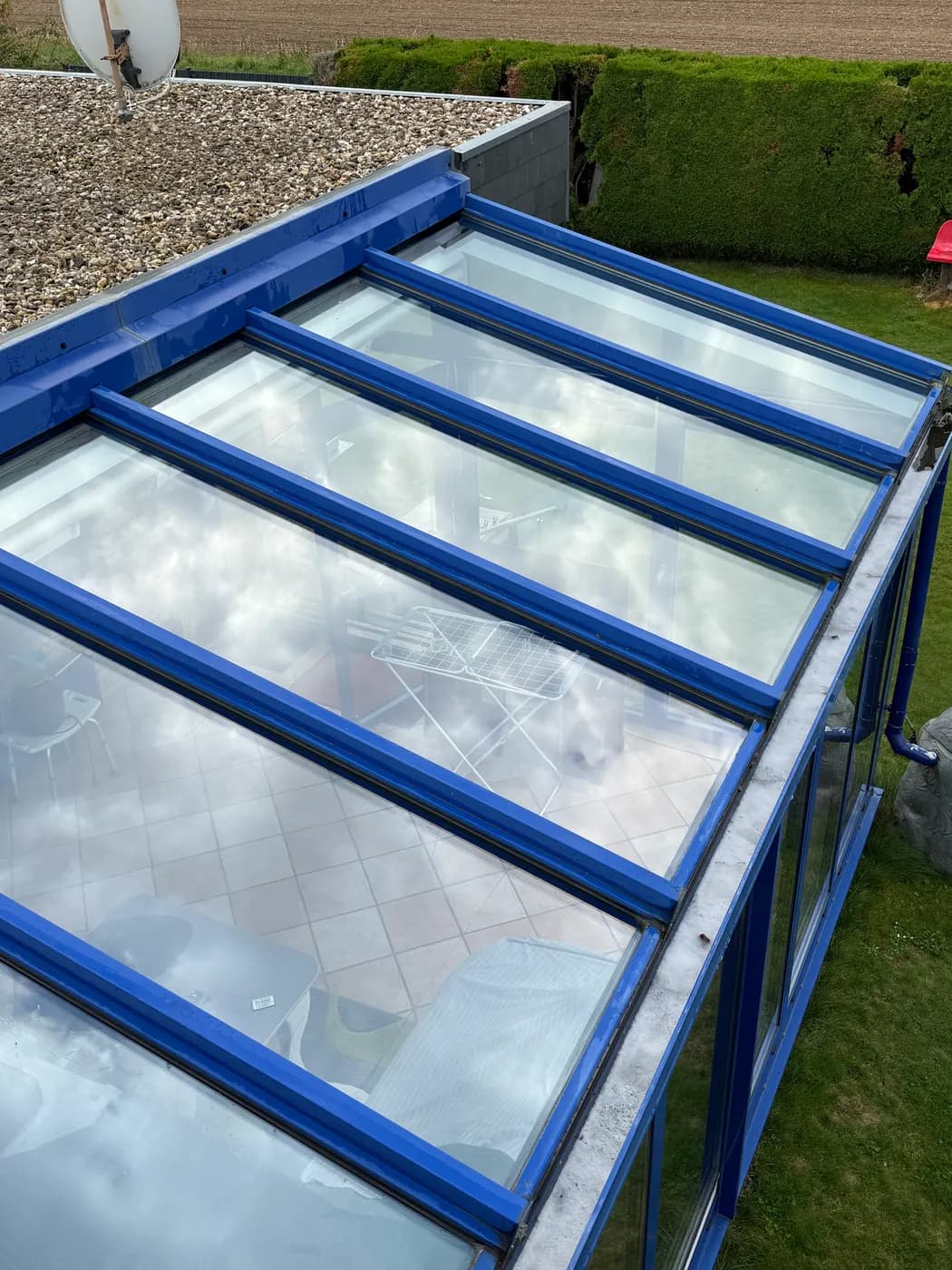 Gereinigtes Glasdach einer Terrassenüberdachung